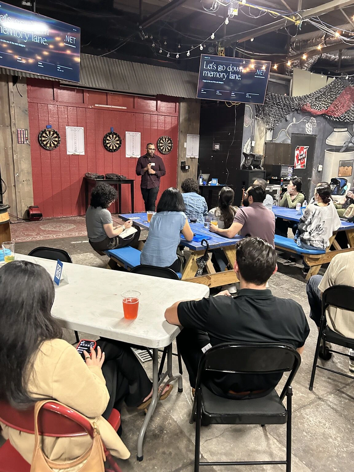 Anardo Cuello presenting to the Downtown Orlando UX community at Ten10 Brewing Company